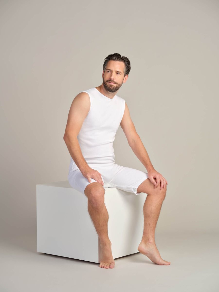Body with crouch zipper